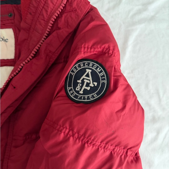 Vintage Abercrombie & Fitch Men's Red Puffer Jacket - Picture 2 of 4